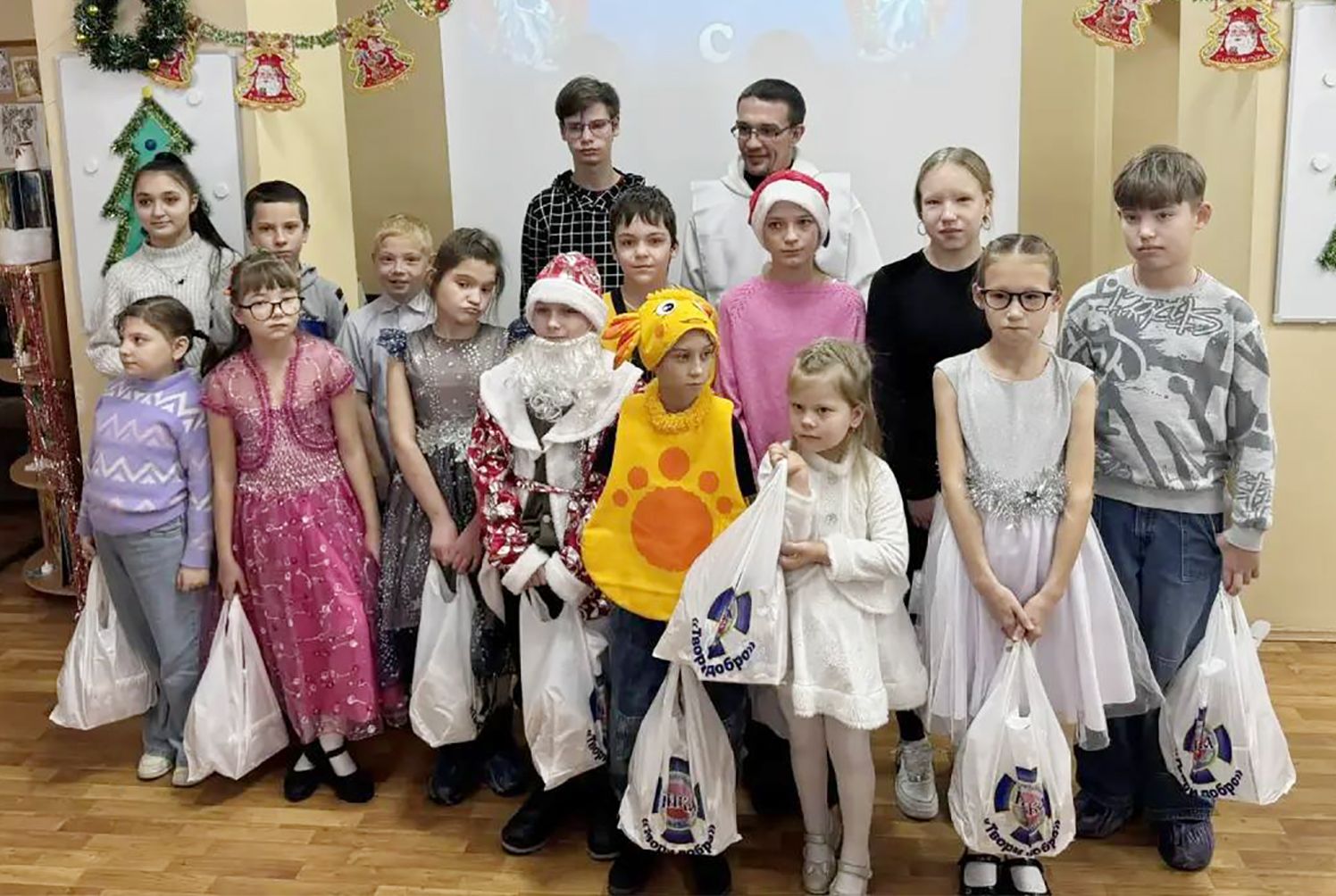 Подарки к Рождеству и Новому году для детей, находящихся на попечении Чкаловского КЦСОН г. Екатеринбург