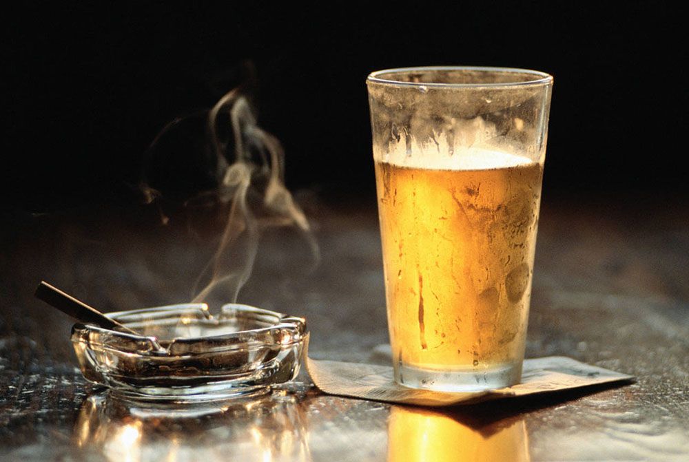 У курильщиков риск возвратиться к злоупотреблению алкоголя заметно выше