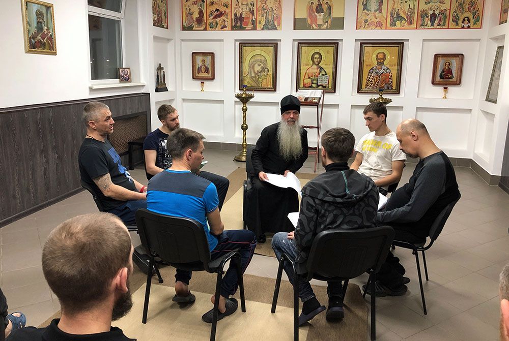 В «Свято – Пантелеимоновом центре духовного попечения» прошел тренинг на тему – «Как преодолеть отрицание зависимости от алкоголя и наркотиков?»