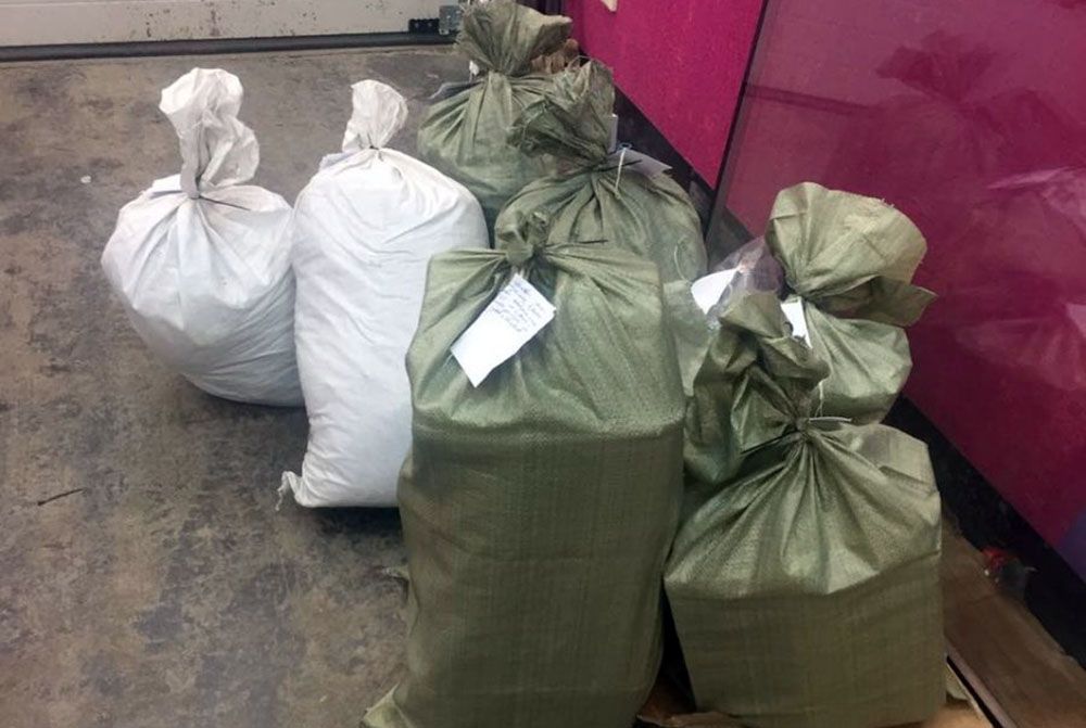 Полицейские поймали екатеринбуржца, который хранил дома 25 килограмм конопли