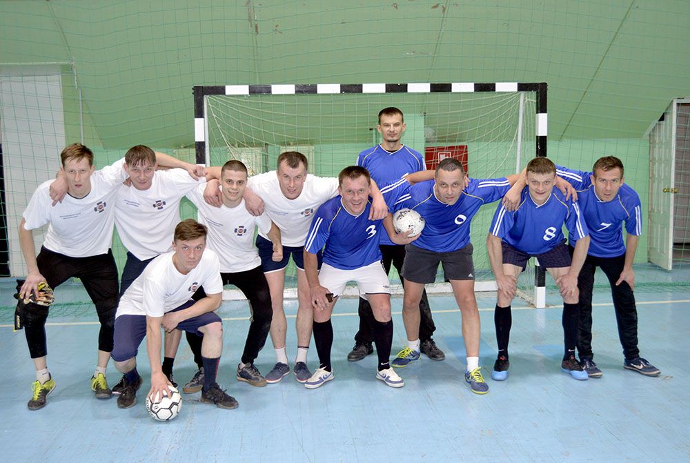На выходных состоялся товарищеский матч по футболу между командами Ревды и Екатеринбурга.