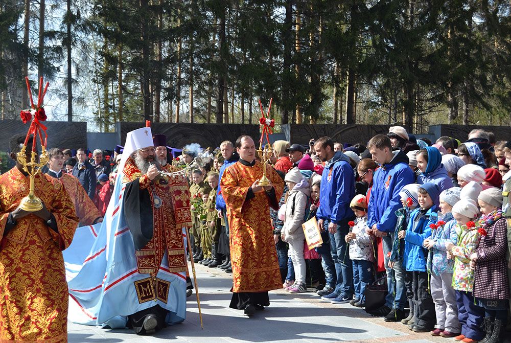 Волонтеры Благотворительного Фонда “НИКА” приняли участие в памятных торжествах, посвященных Дню Победы.