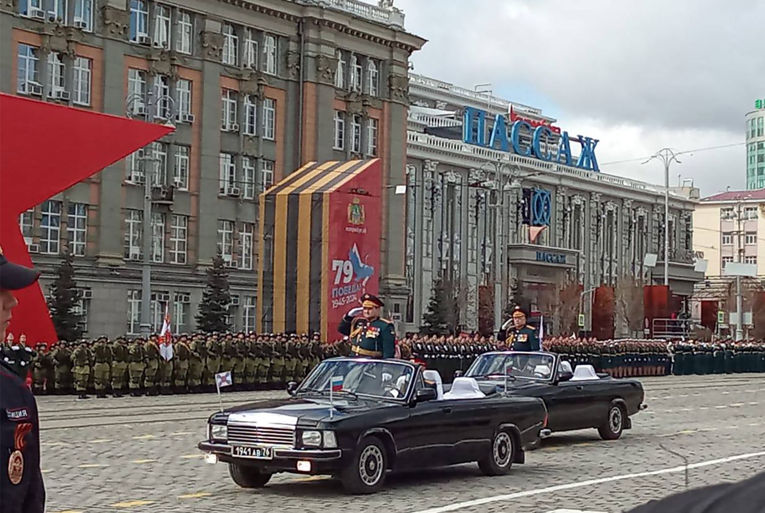 Волонтеры БФ «НИКА» следили за порядком во время проведения парада в г. Екатеринбург