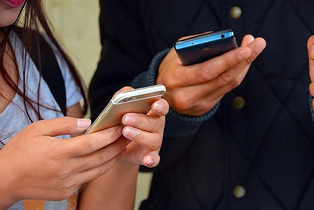 Россияне выразили отношение к идее запрета мобильных телефонов в школе