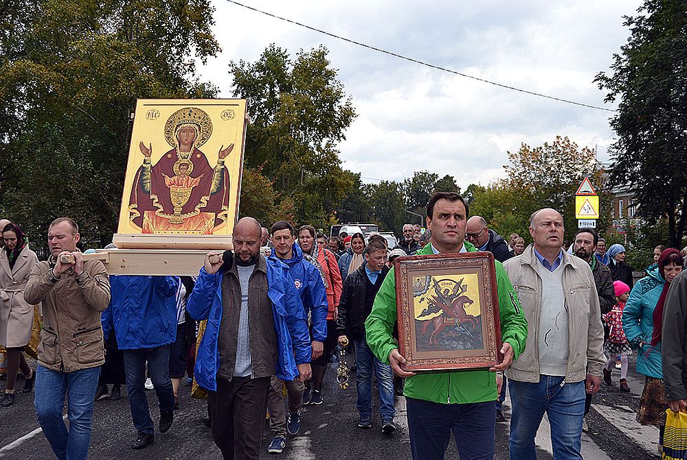 В Ревде прошел крестный ход, приуроченный к Всероссийскому дню трезвости.