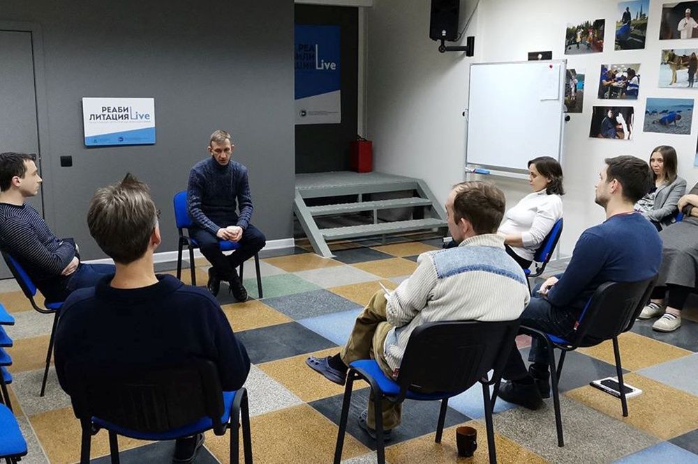 «Работа должна быть по силам». Влад Самолетов — о правилах поиска работы для тех, кто бросил наркотики