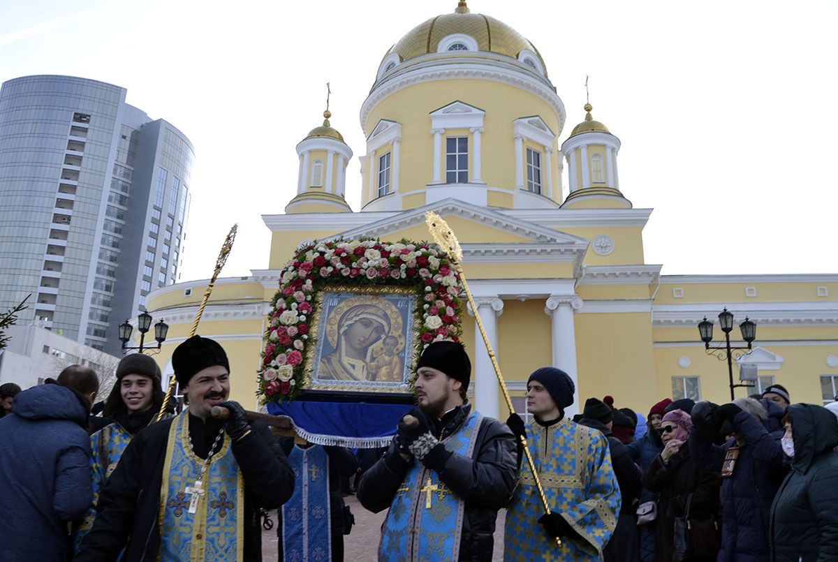 4 ноября в Екатеринбурге состоялся крестный ход в честь празднования Дня народного единства и Казанской иконы Божией Матери.