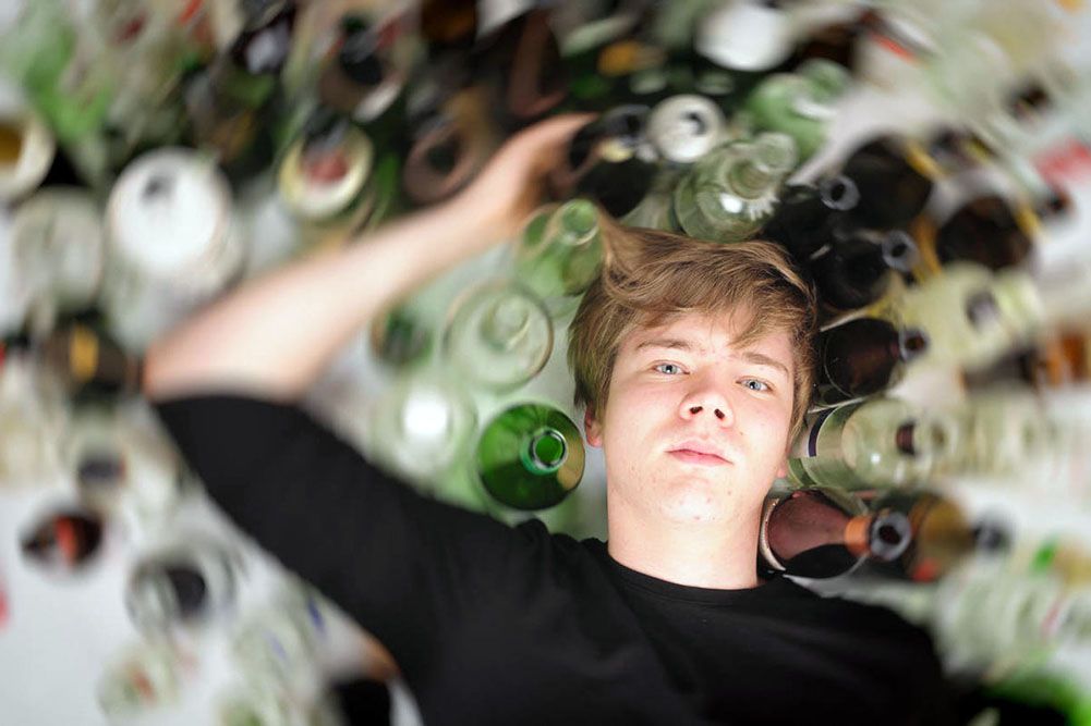 Употребление алкоголя в подростковом возрасте замедляет рост мозга