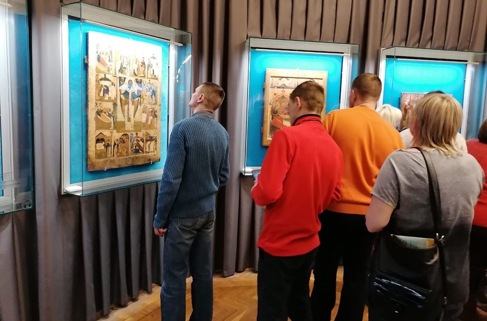 Подопечные Самарского филиала благотворительного фонда «НИКА» побывали на экскурсии в художественном музее.